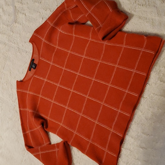 Tahari sweater - Picture 3 of 7